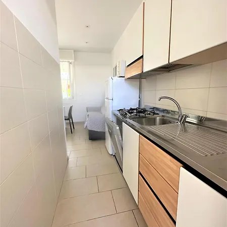 Bright Flat With Shared Pool 아파트 *