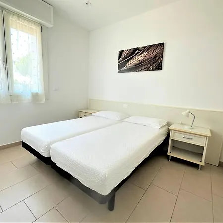 Bright Flat With Shared Pool