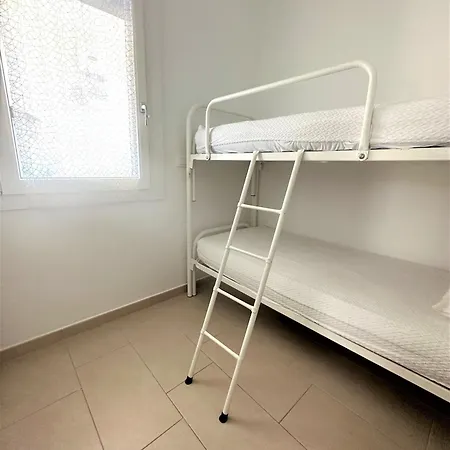 Bright Flat With Shared Pool