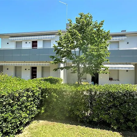 Bright Flat With Shared Pool Διαμέρισμα *