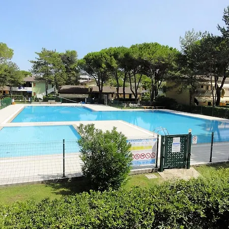 Bright Flat With Shared Pool 아파트 *