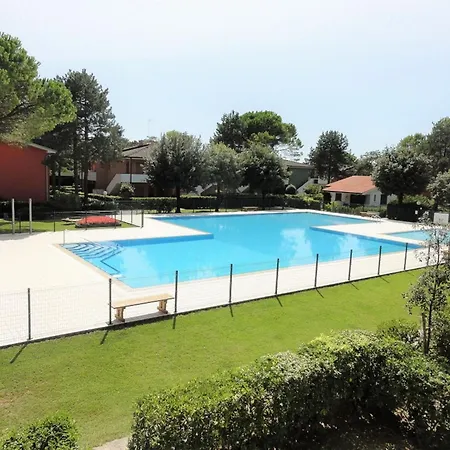 아파트 Bright Flat With Shared Pool