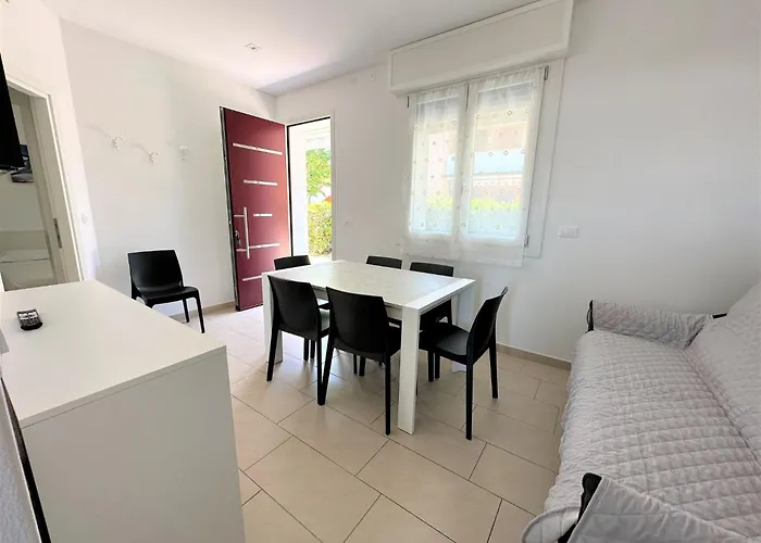 Bright Flat With Shared Pool Апартаменты