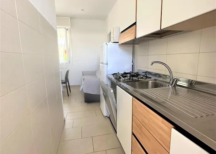 Bright Flat With Shared Pool Апартаменты *